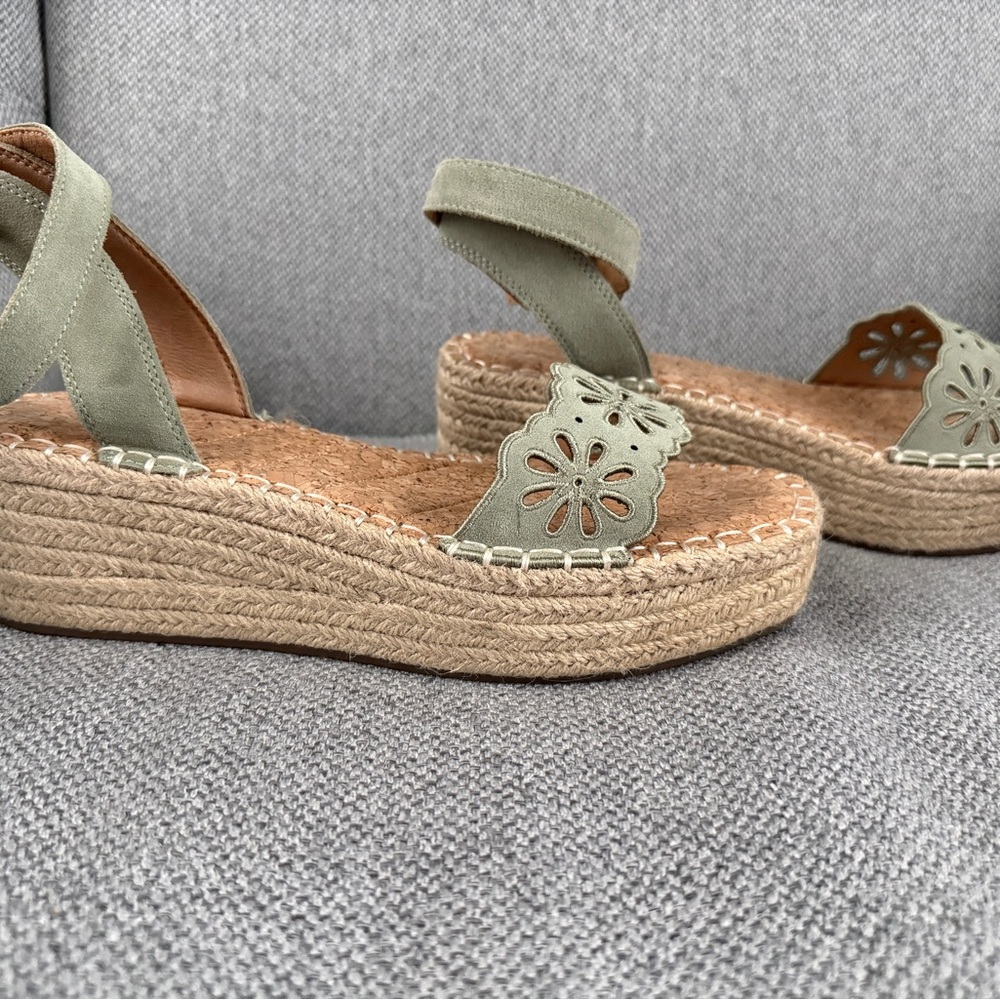 Green Espadrilles with Floral Cutout Design - Picture 2 of 4
